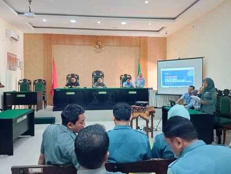 Kegiatan Sosialisasi Layanan Penyiaran oleh Radio Republik Indonesia (RRI) Jember di Pengadilan Negeri Banyuwangi