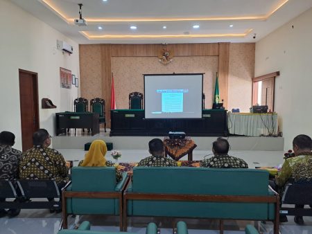 Ikatan Hakim Indonesia (IKAHI) Cabang Banyuwangi turut serta dalam rangkaian kegiatan peringatan Hari Ulang Tahun ke-73