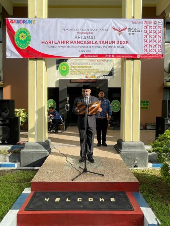 Upacara Memperingati Hari Lahir Pancasila Tahun 2025 Pada Pengadilan Negeri Banyuwangi